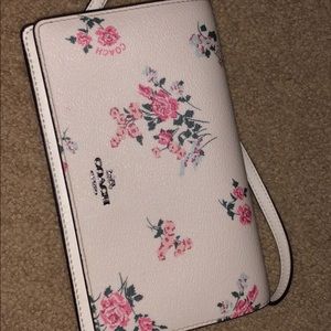 Coach crossover clutch basically new